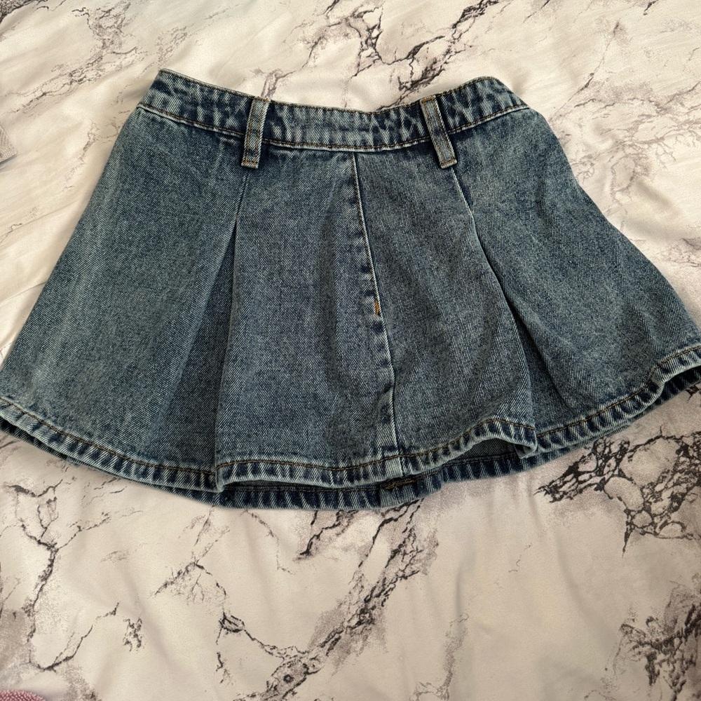 Pleated skirt